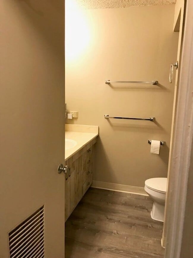 Photo - $1,600 – Furnished Studio with 1 Bath at Pacific Grand, Ala Moana area, no parking Unit 720