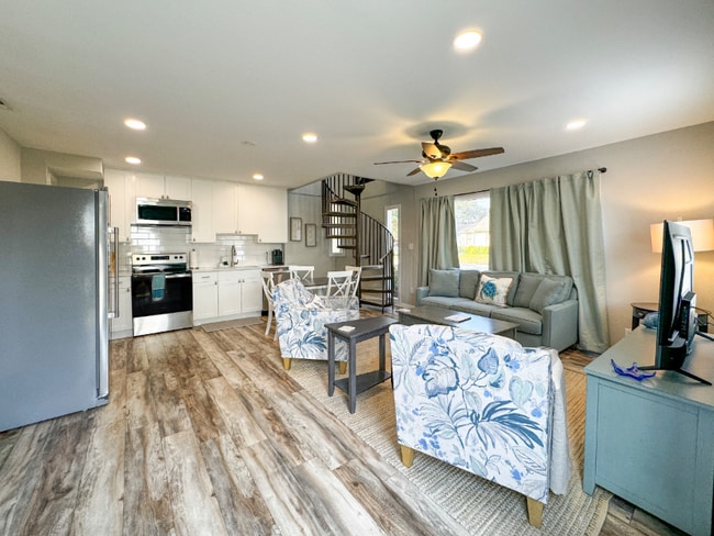 Photo - 2703 Homes Dr