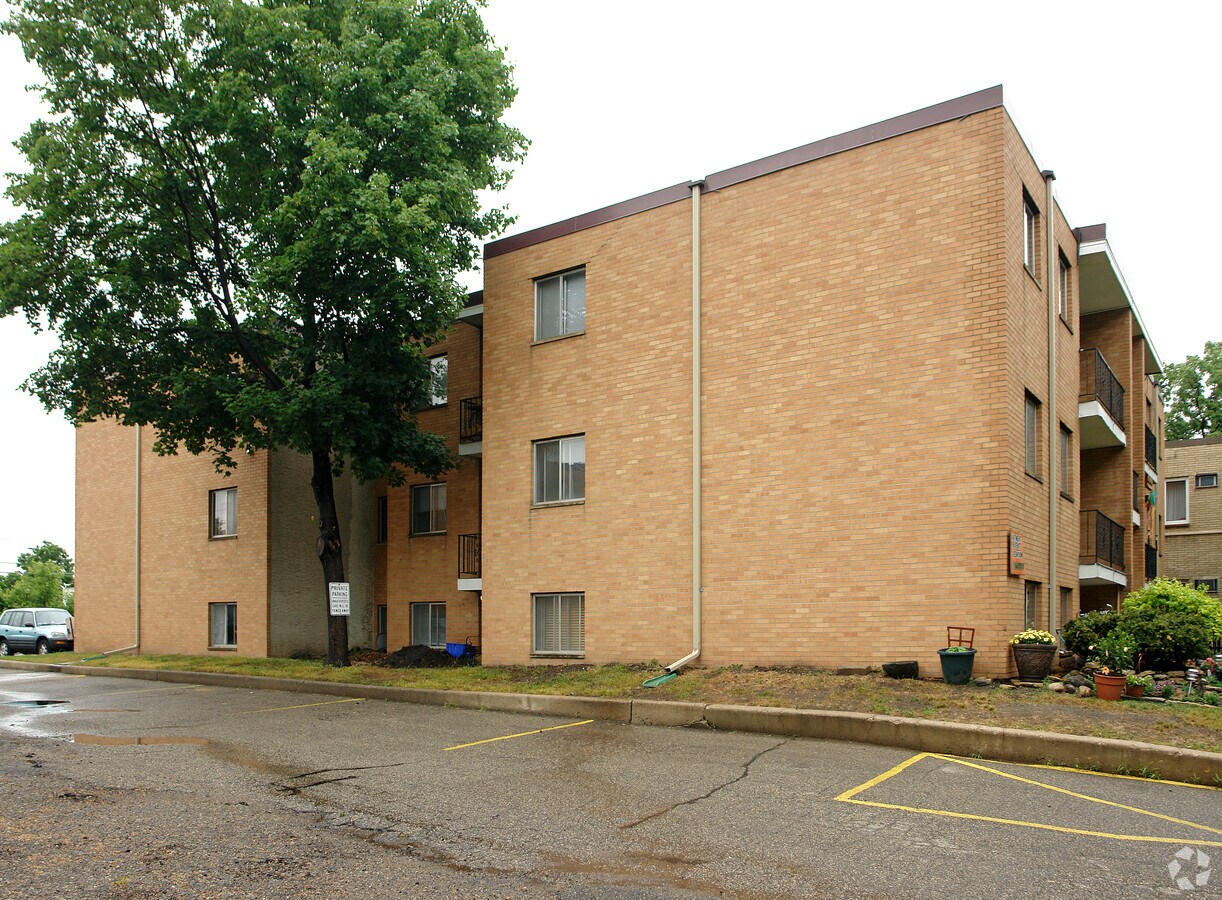 Photo - 461 Lynnhurst Ave W Apartments