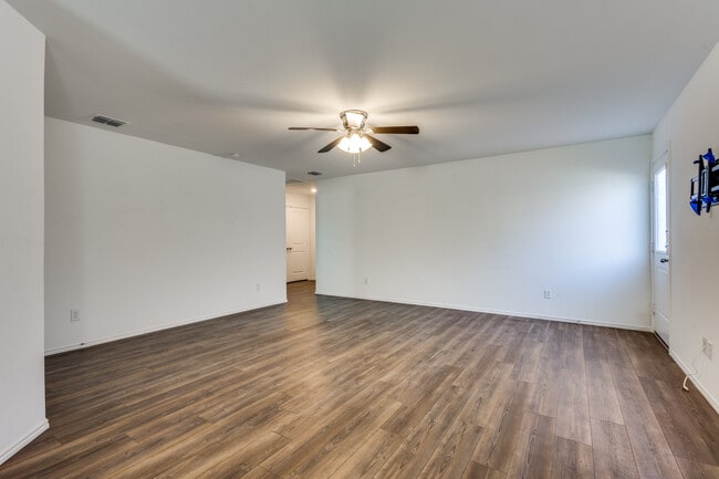 Photo - 742 Trestle Dr