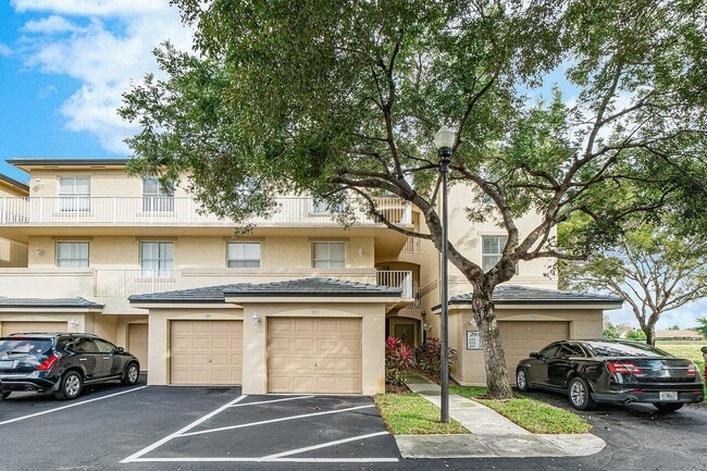 Building Photo - 2040 Greenview Shores Blvd Unit 223 Rental