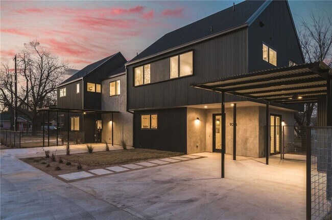 Building Photo - 921 Tillery St Unit B