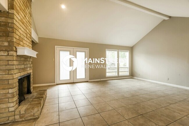 Photo - 4 Bedroom Pet-Friendly Home in Houston, TX with Main Street Renewal