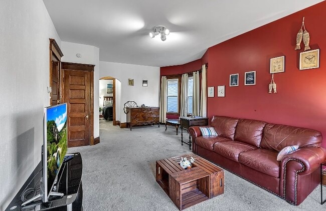 Building Photo - 417 W Delavan Ave Unit 417 W Delavan