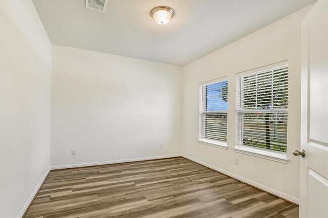202 Grasslands Trl