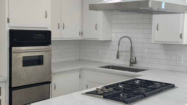 Building Photo - 716 Glenway Dr Unit 1