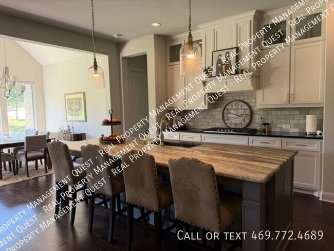 2341 Christine Ln