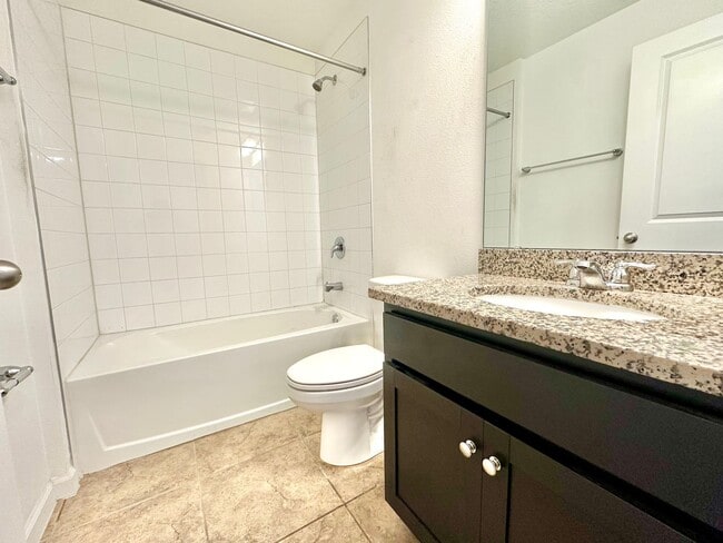 Photo - Premier 4bedrooms/2baths residence - Florida living at its finest!