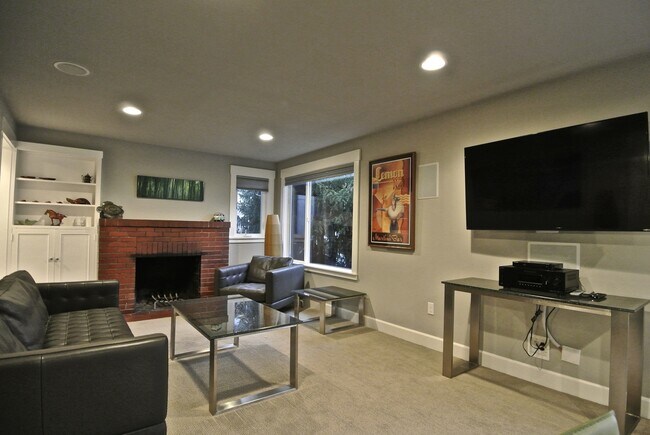Photo - Beautiful 4 bed home in desirable Eastlake! Available 9/16/2026!