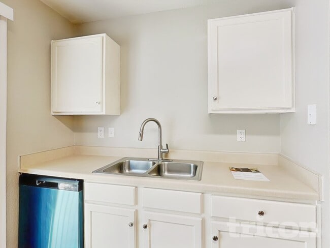 Photo - 2007 Mission Cove