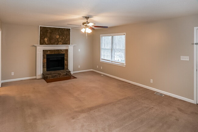 Photo - 107 Cedar Creek Ct