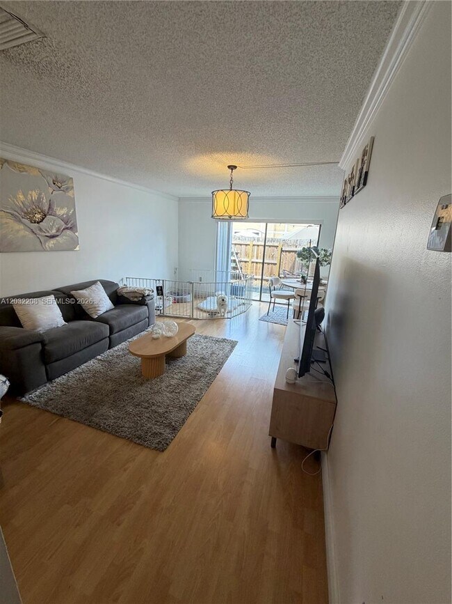 Photo - 9495 Palm Cir N Unidad 9495