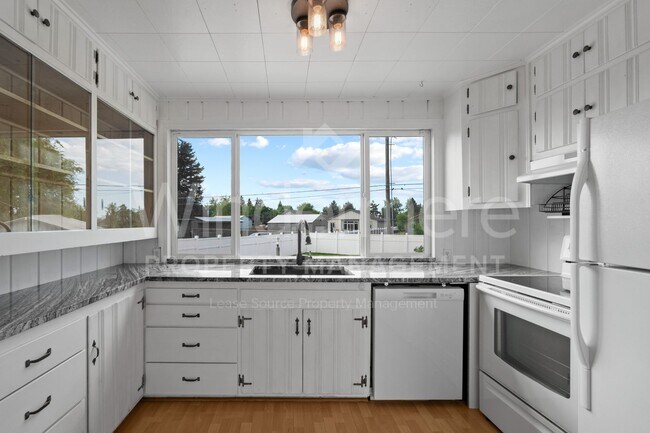 Photo - Beautiful 3-Bedroom Home - EV Charger - Pet Friendly