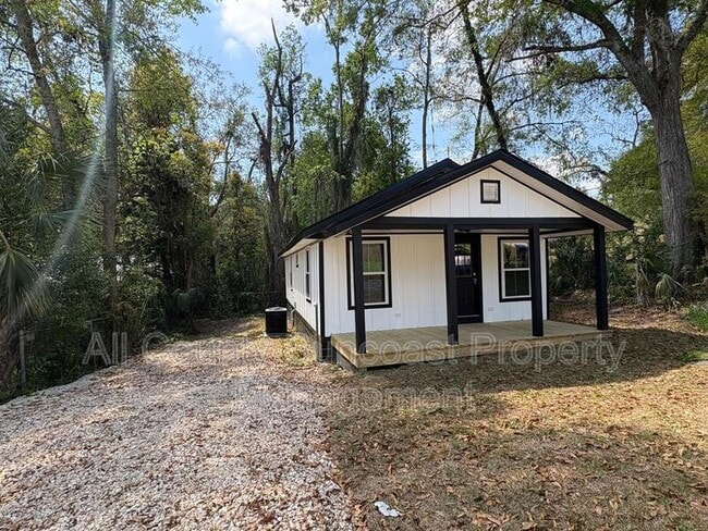 Photo - 265 Bowman St