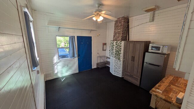 Photo - 122 S Marion Ave Unidad Studio-In Law