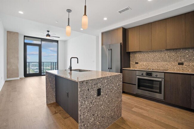 Building Photo - 84 East Ave Unit 3503
