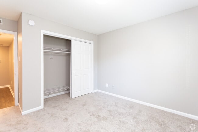 2BR,2BA - Pinnacle