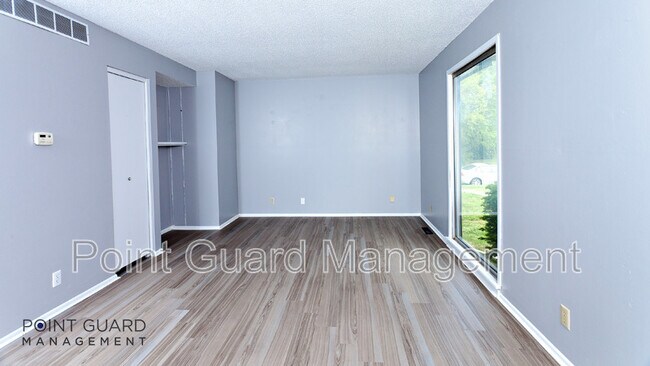 Photo - 855-863 S Broadview St