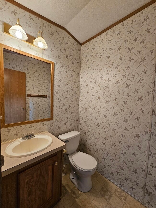 Photo - 208 Maverick Ln