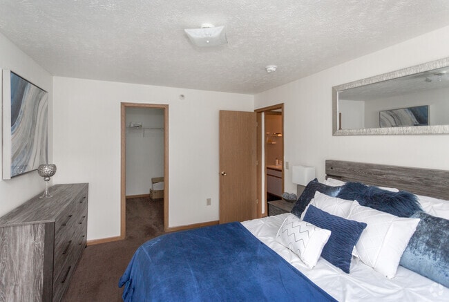 2BR, 1BA - 960 SF