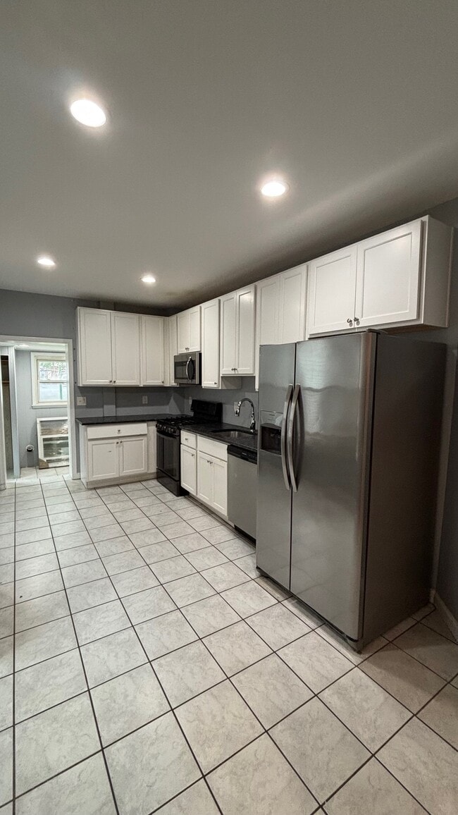 Building Photo - 44 S Spruce St Rental