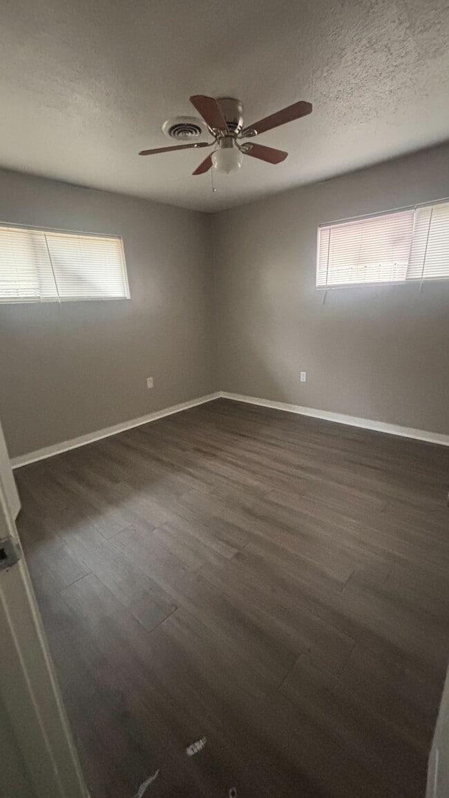 Photo - 147 Strafford St