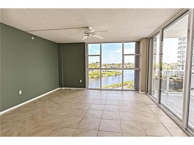 20505 E Country Club Dr Unit 431