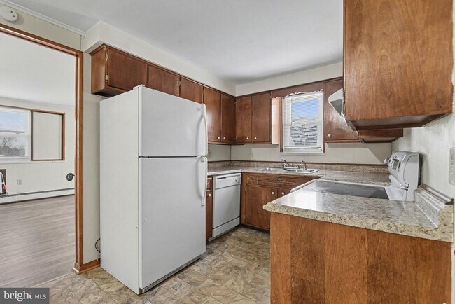 Photo - 1550 Bridge St