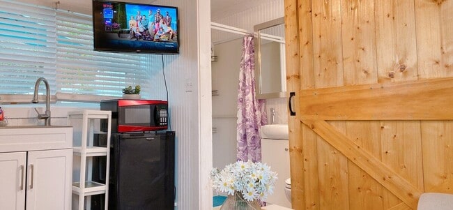 Photo - 3033 Parkwood Dr Unit 3