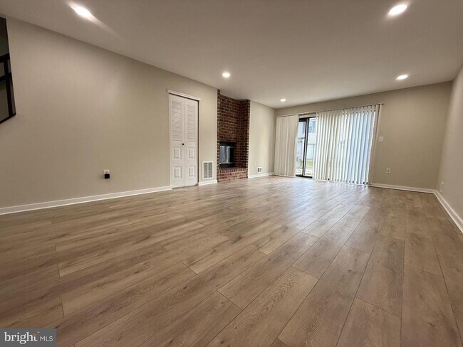 Photo - 6 Wosniak Ct