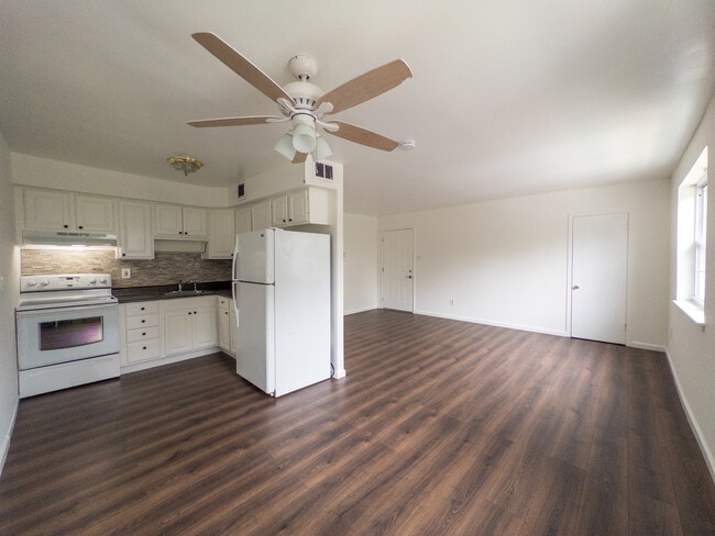 Whiteland_B3_008 - Whiteland Ave Apartments