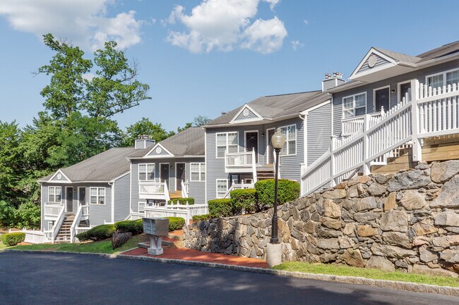 Large, beautiful, and safe pet friendly grounds - 223 Nob Hill Dr Condo Unit 223