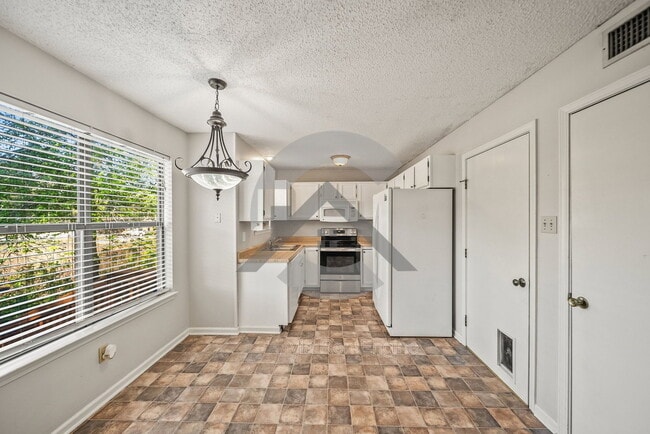 Photo - 9 Point W Cir