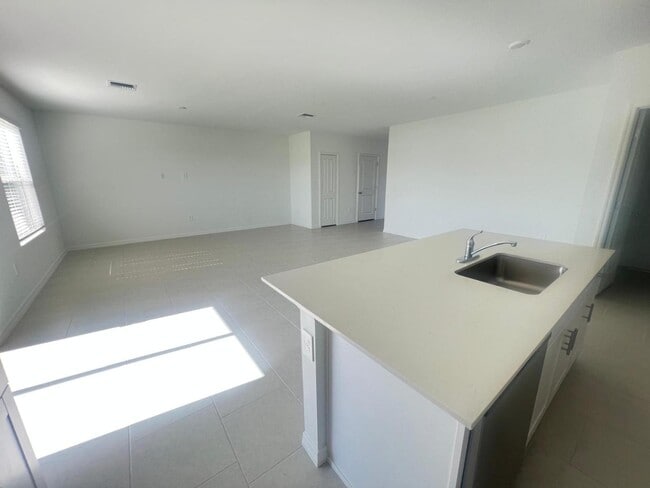 Photo - 19550 Fairhill Ct