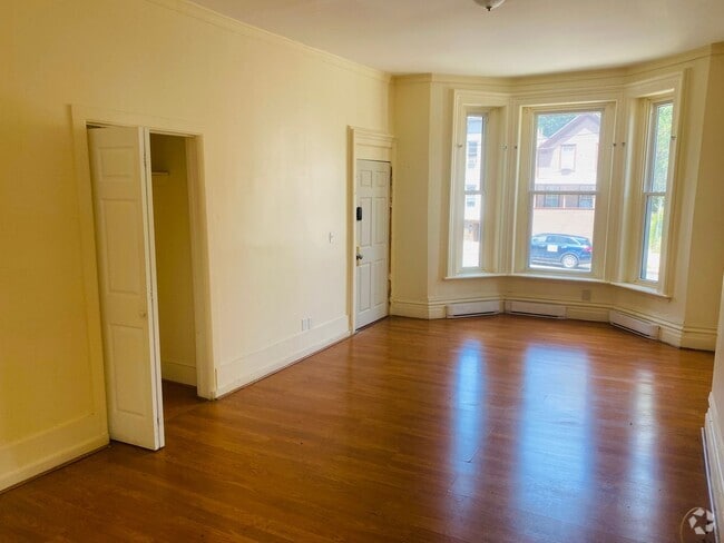 Building Photo - 362 Clinton Ave Unit 1st Floor Rental