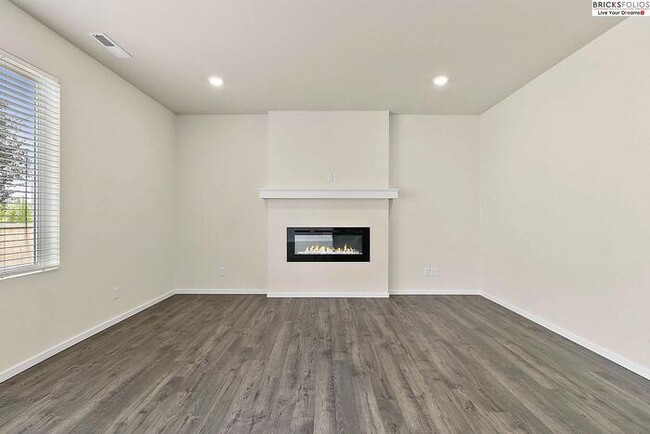 Photo - Your Ideal Home in Puyallup Awaits – Peace...