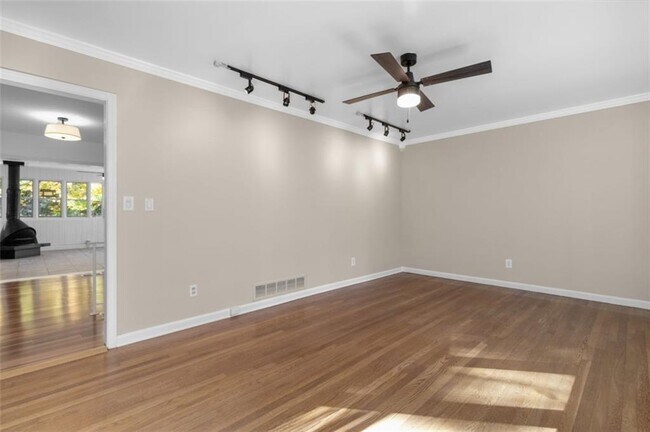 Photo - 2958 Harcourt Dr