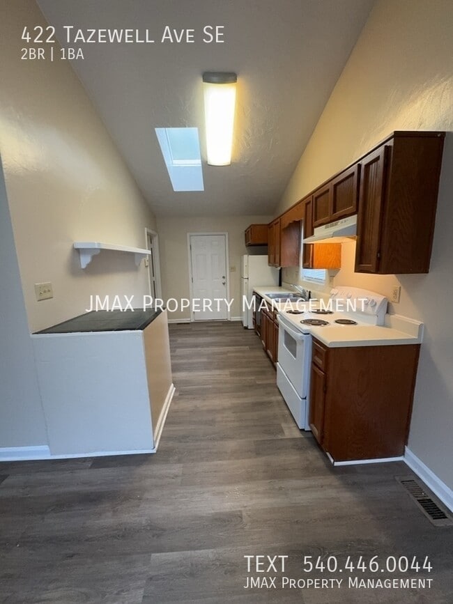 Photo - 422 Tazewell Ave SE