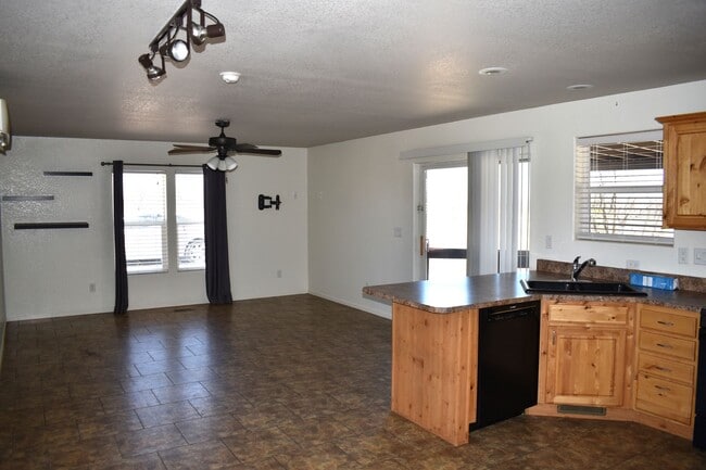 Photo - 404 Highway 82