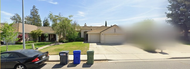 Building Photo - Beautiful 3 Bedroom Home with 3-Car Garage in a Desirable Neighborhood!