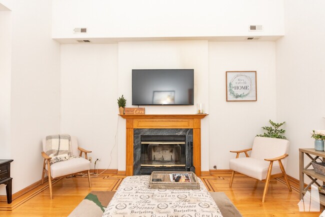 Photo - 1940 W Diversey Pky Unit 1W