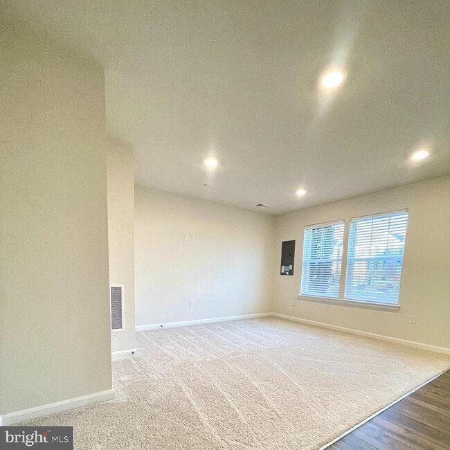 Photo - 2709 Princess Victoria Way