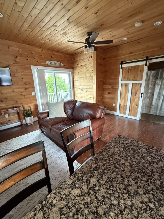 302 Pine Point Rd Unit 2