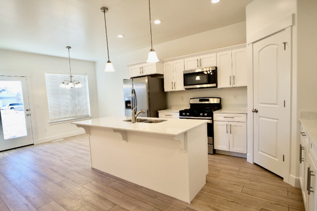 Photo - 272 W 560 N