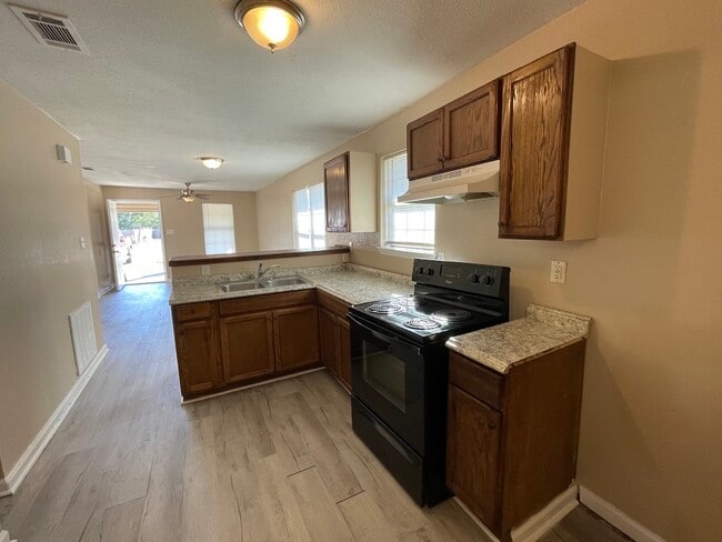 Photo - 506 Broad St