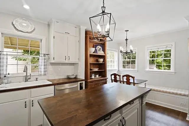 Photo - 707 Burke Rd NE