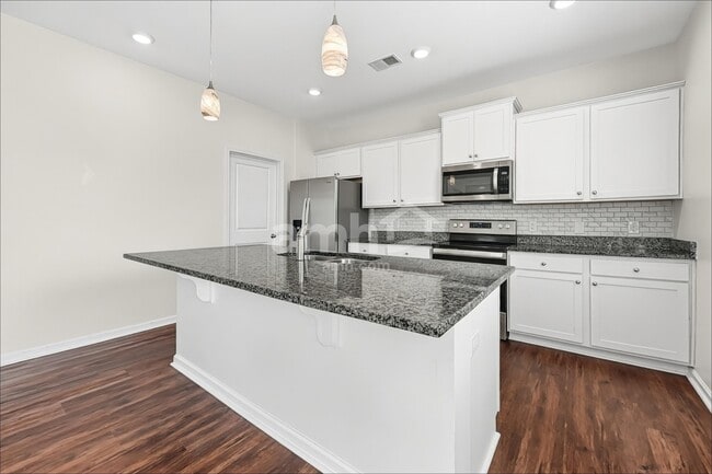 Photo - 203 Bushwood Dr