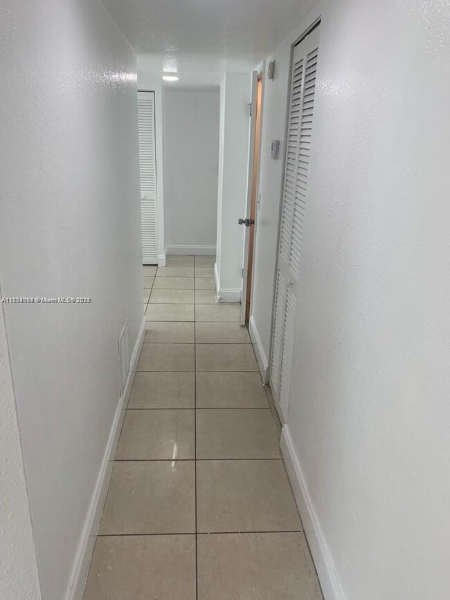 Photo - 8810 Fontainebleau Blvd Unidad 210