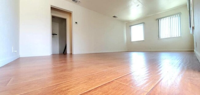 Photo - 8422 Wells St