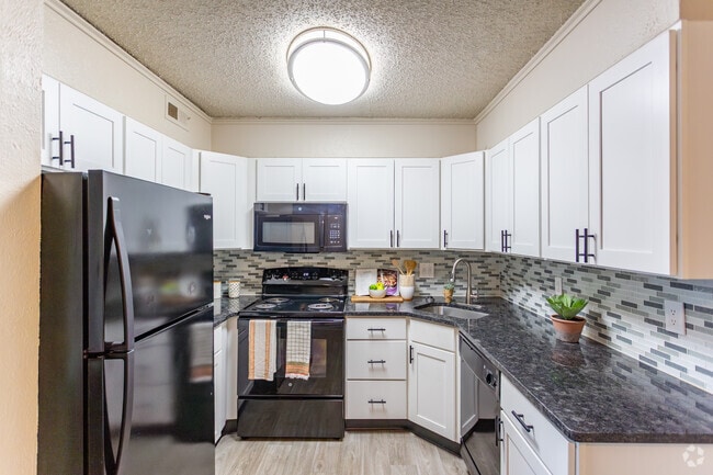 2BR, 2BA - 950SF - Kitchen